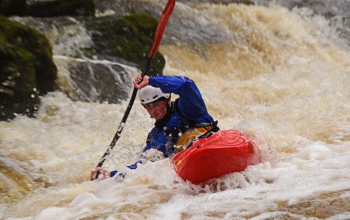 Riot Thunder Kayak Smashing It On Some Big Whitewater Great Cheap Whitewater Kayak