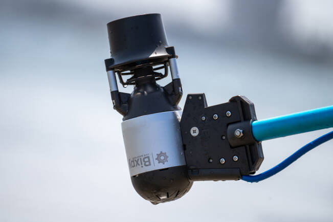 Lightweight electric outboard motor, the Bixpy K-1